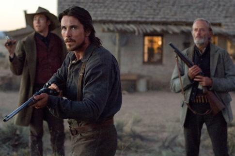 3:10 to Yuma - Christian Bale és Peter Fonda puskákkal