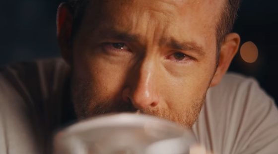 Ryan Reynolds mindent megtesz a ceg